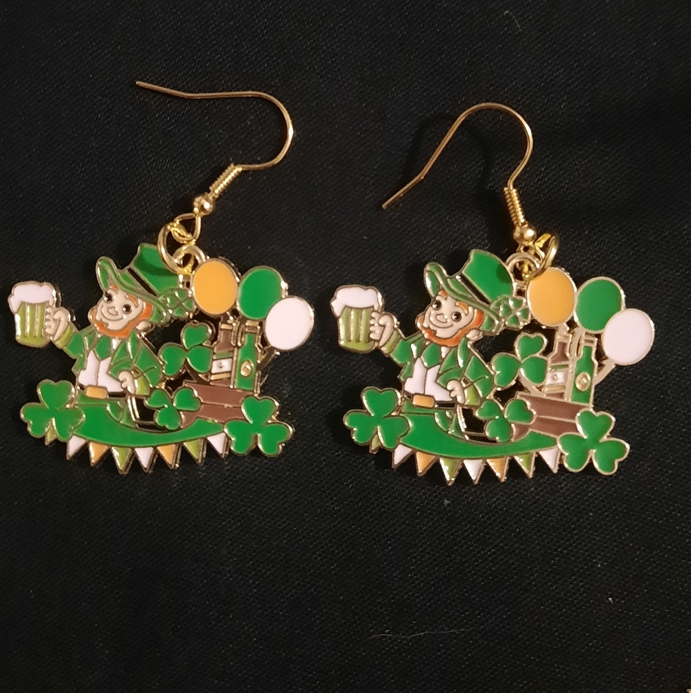 NWOT handmade St Patrick's Day earrings Saint Patties